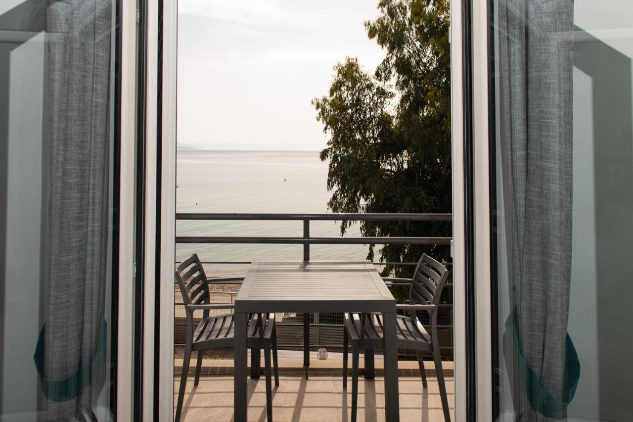 Loggos Apartments ลองกอส ภายนอก รูปภาพ