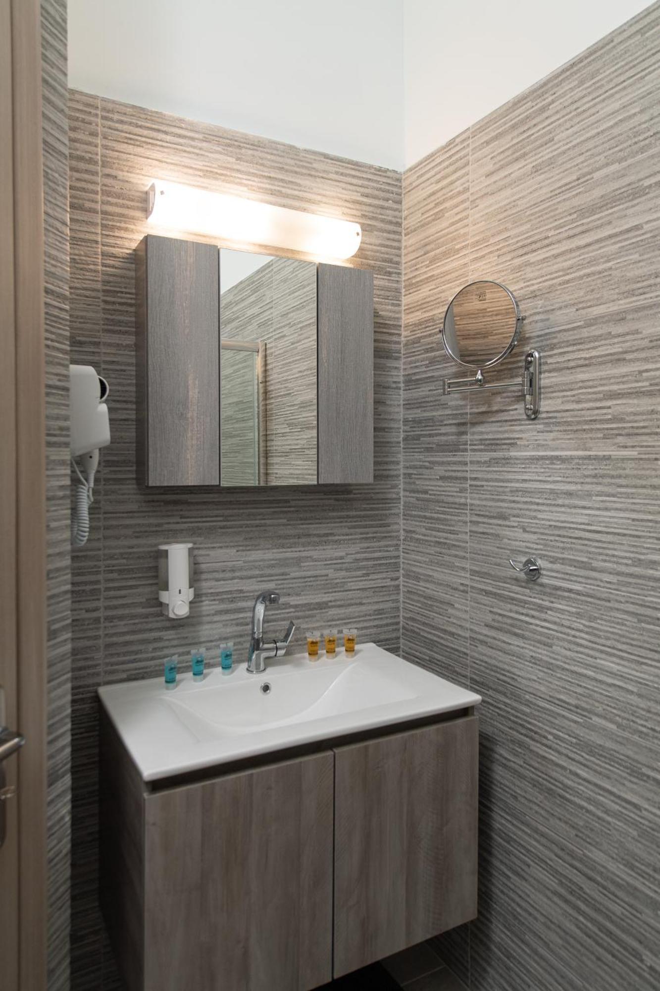 Loggos Apartments ลองกอส ภายนอก รูปภาพ
